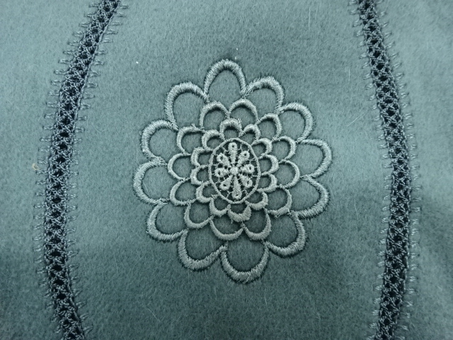  立涌に花模様刺繍ショール